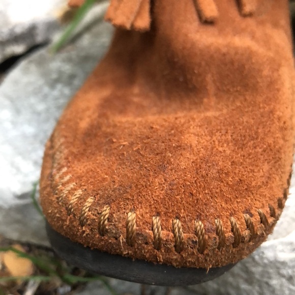 Minnetonka Three Layer Fringe Boot Style Moccasins-Sz 8-PullOn Style-Carmel - Picture 8 of 16